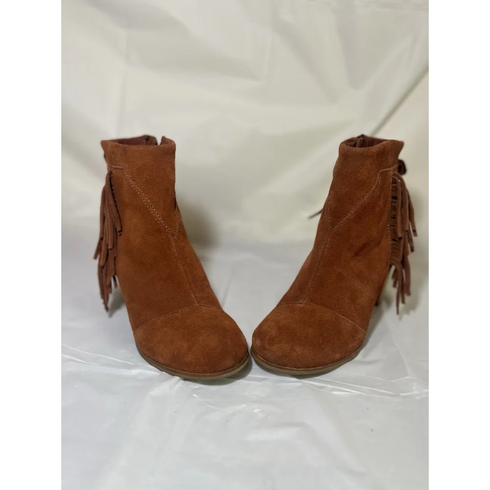 Toms size 7 Lunata Fringed Ankle Booties Rust Suede Lace Up Heels Casual